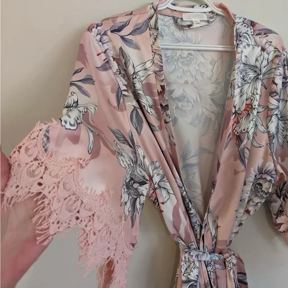 LE ROSE  STORIES satin robe - Picture 2 of 2